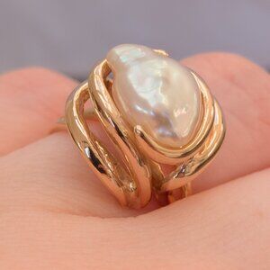 Vintage 14k Gold Sculptural Swirl Ring with Baroque Freshwater Pearl — Size 6.75